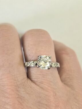 2 Carats Cubic Zirconia Engagement Ring